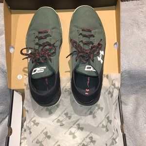 Under Armour Curry 2 Low to Come in Combat Green